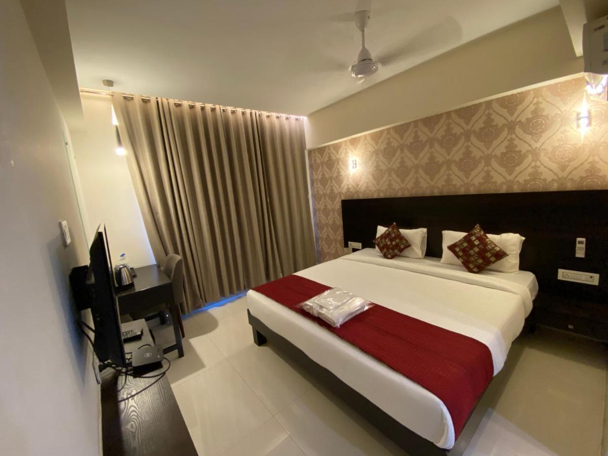 Hotel Singh'S By Wb Inn, Vashi, Navi Mumbai Buitenkant foto